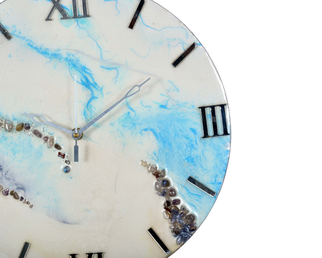 Horloge murale design en résine époxy pour la décoration de bureau et la décoration intérieure, horloge murale à chiffres romains, horloge murale en résine, bleu ciel, sans verre, horloge en résine faite à la main