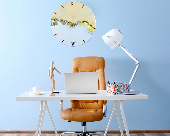 Horloge murale design en résine époxy pour la décoration de bureau, horloge murale à chiffres romains, horloge murale en résine, bleu ciel, marron, sans verre, 15 pouces, horloge en résine faite à la main
