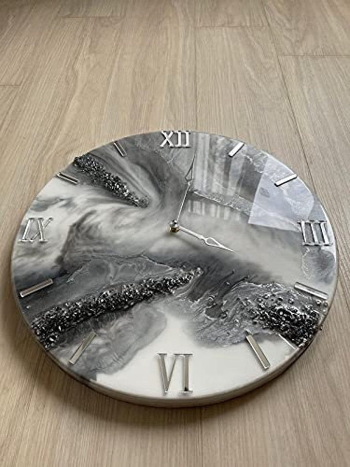 Horloge murale époxy design pour la décoration de bureau, horloge murale à chiffres romains, horloge murale en résine, argent et bleu, sans verre, horloge en résine faite à la main